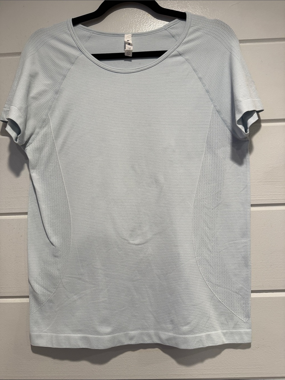 Women's Light Blue Short-Sleeve Performance Tee